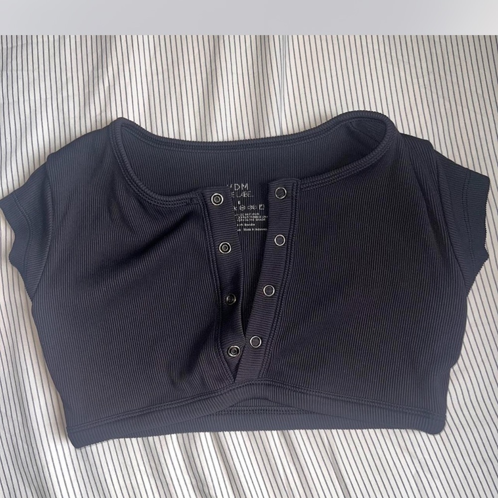 Black Cap Sleeve Polo Collar Crop Top
